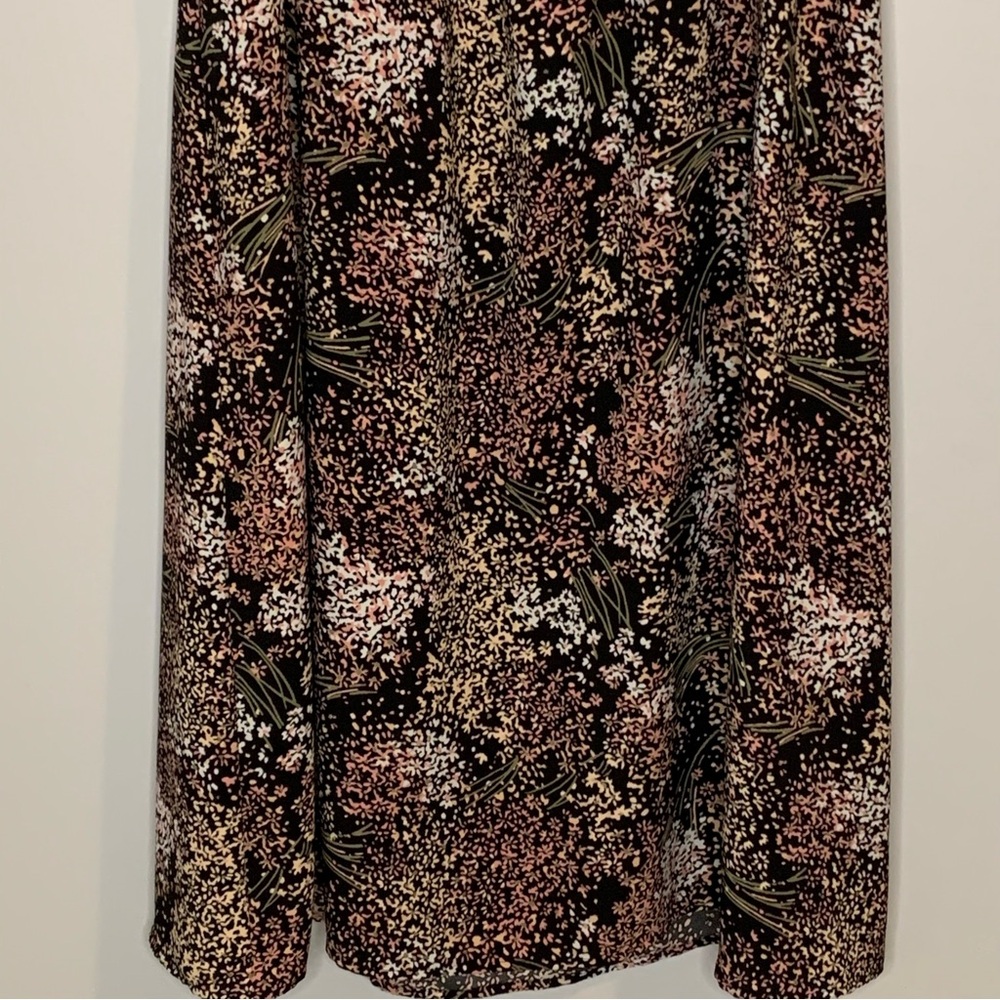 LOFT Black Floral Lined Split Flutter Sleeve V-Ne… - image 6